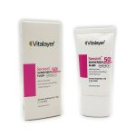ضد آفتاب فلوئیدی سنسی ویت برند ویتالایر SPF50+ بی رنگ حجم 50 میل