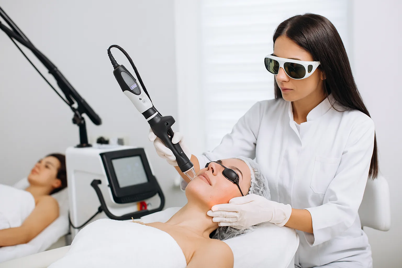 مراقبت بعد از لیزر فرکشنال: اشتباهاتی که پوست را نابود میکند مراقبت بعد از لیزر فرکشنال